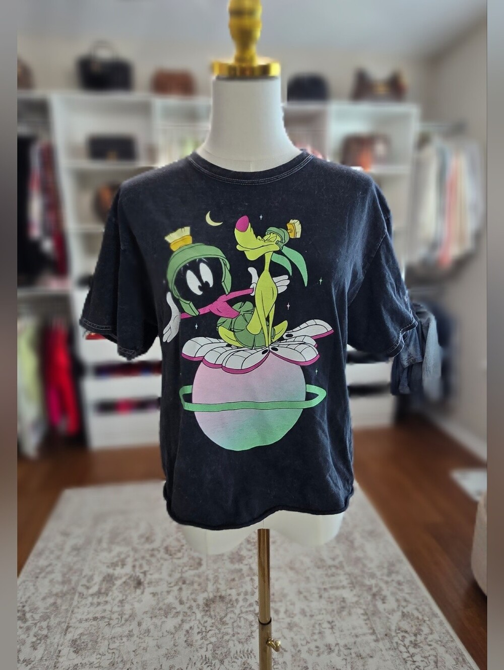 Looney Tunes- Size M. Black cropped Tee with Colorful Marvin the Martian Graphic